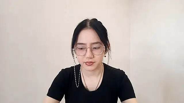 Snapshot of SolvedGlobe chatting on 04.17.26 SolvedGlobe online show from 04.17.26
