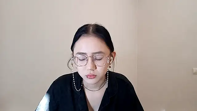 Snapshot of SolvedGlobe chatting on 04.25.26 SolvedGlobe online show from 04.25.26