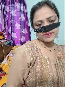 Snapshot of Beauty-3 chatting on 05.18.26 Beauty-3 online show from 05.18.26