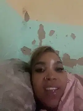 Snapshot of friendlybitch22 chatting on 04.11.26 friendlybitch22 online show from 04.11.26