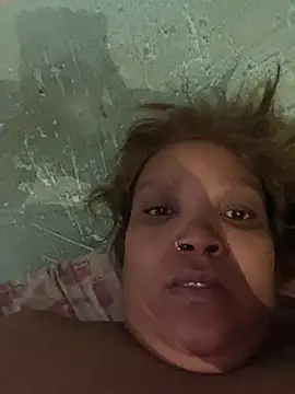 Snapshot of friendlybitch22 chatting on 04.14.26 friendlybitch22 online show from 04.14.26