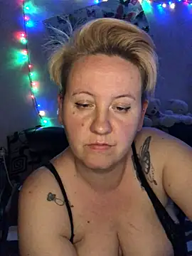 Snapshot of SofiaAmour chatting on 04.19.26 SofiaAmour online show from 04.19.26