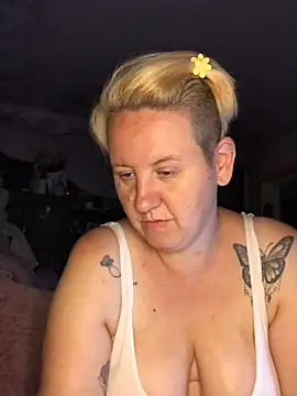 Snapshot of SofiaAmour chatting on 06.19.26 SofiaAmour online show from 06.19.26