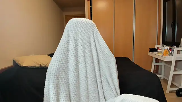 AlexaRayJoel online show from 04.10.26