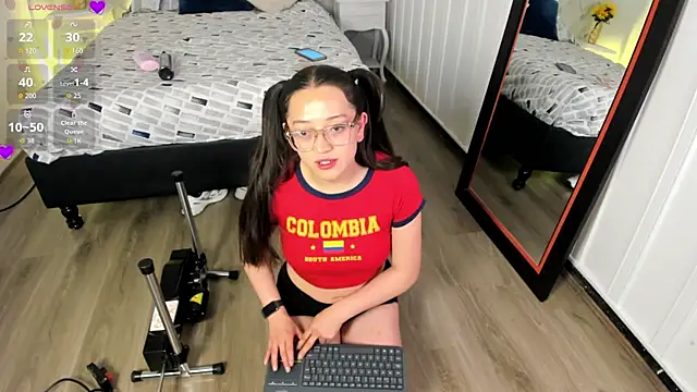 Snapshot of EvaMark_ chatting on 06.18.26 EvaMark online show from 06.18.26
