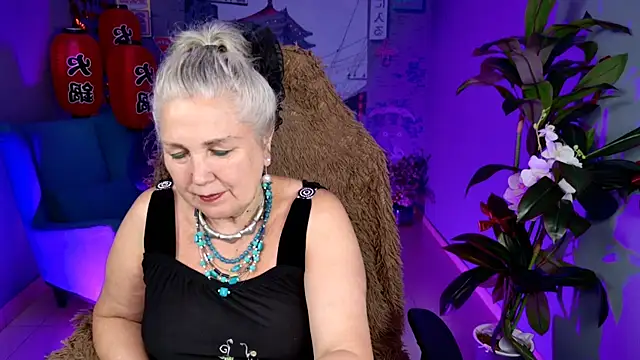 Snapshot of LilaMaharani chatting on 08.05.26 LilaMaharani online show from 08.05.26