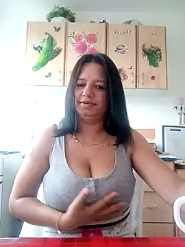 Snapshot of roxana_e43 chatting on 05.02.26 roxana e43 online show from 05.02.26