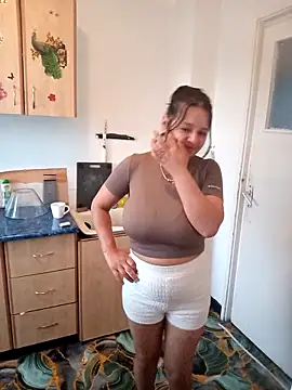 Snapshot of roxana_e43 chatting on 05.17.26 roxana e43 online show from 05.17.26