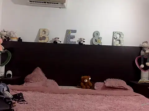 Snapshot of mommy-Milf chatting on 03.02.26 mommy-Milf online show from 03.02.26