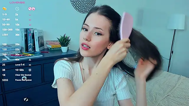 OdiIiaChavarria online show from 04.15.26