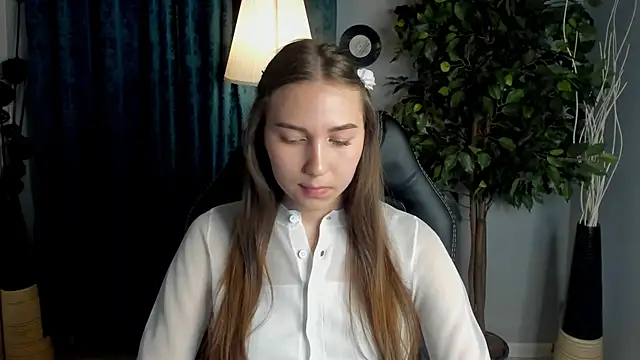 Snapshot of OliviaLang chatting on 03.31.26 OliviaLang online show from 03.31.26