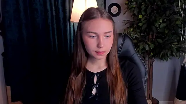 Snapshot of OliviaLang chatting on 04.02.26 OliviaLang online show from 04.02.26