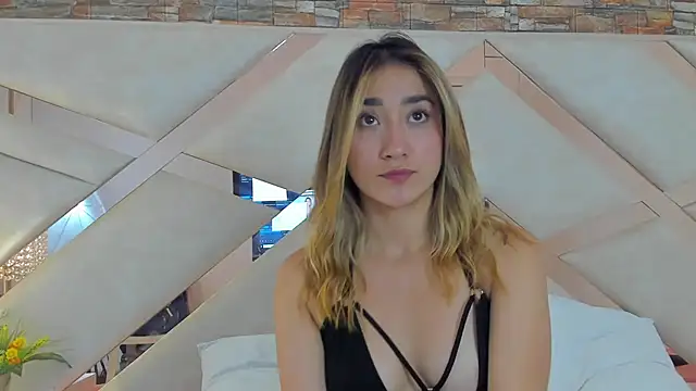 Snapshot of lucy_davies chatting on 06.17.26 lucy davies online show from 06.17.26