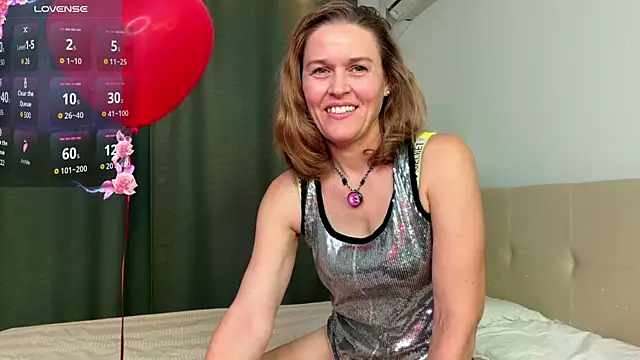 Snapshot of Lizacams chatting on 06.23.26 Lizacams online show from 06.23.26
