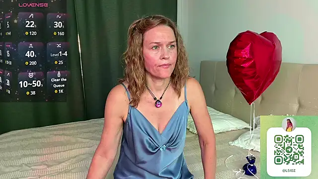 Snapshot of Lizacams chatting on 07.15.26 Lizacams online show from 07.15.26