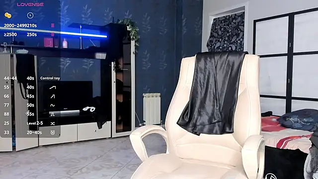 Snapshot of Lucky_Milf chatting on 05.06.26 Lucky Milf online show from 05.06.26
