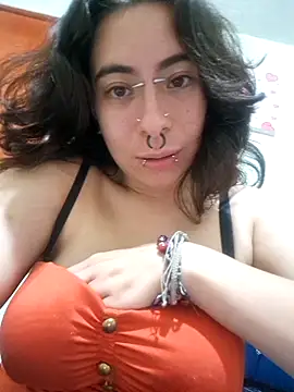 Snapshot of Moonandzukko chatting on 05.26.26 Moonandzukko online show from 05.26.26