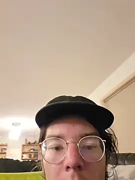 Snapshot of KinkyKittyBoy chatting on 06.11.26 KinkyKittyBoy online show from 06.11.26