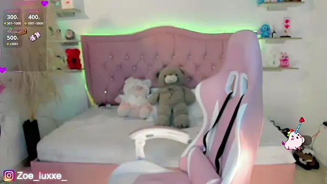 Zoe Luxxe  online show from 03.15.26