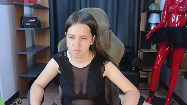 Snapshot of Molly_Miavka chatting on 06.19.26 Molly Miavka online show from 06.19.26