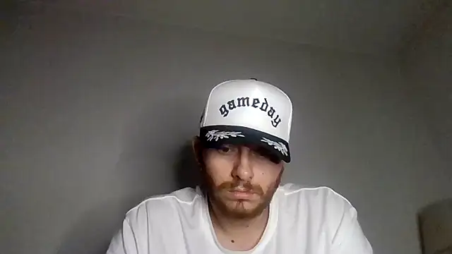 Snapshot of TallHungandCloudy69 chatting on 04.01.26 TallHungandCloudy69 online show from 04.01.26