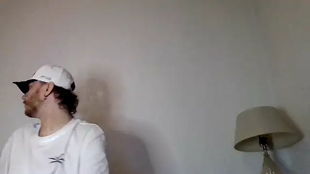 Snapshot of TallHungandCloudy69 chatting on 04.04.26 TallHungandCloudy69 online show from 04.04.26