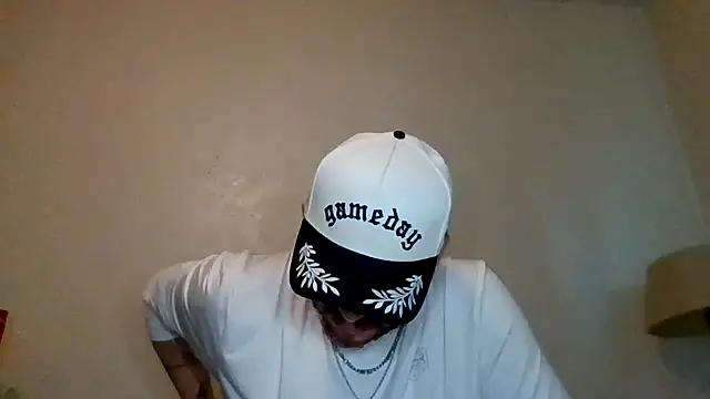Snapshot of TallHungandCloudy69 chatting on 04.12.26 TallHungandCloudy69 online show from 04.12.26