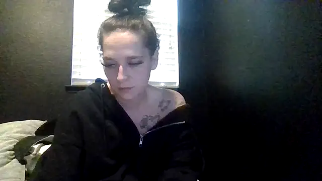 Snapshot of TallHungandCloudy69 chatting on 05.19.26 TallHungandCloudy69 online show from 05.19.26