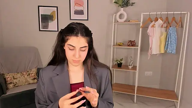 Heily Bennet online show from 03.11.26