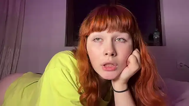 Snapshot of AlexaGudz chatting on 06.19.26 AlexaGudz online show from 06.19.26