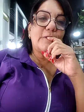 Snapshot of saraladys chatting on 04.28.26 saraladys online show from 04.28.26