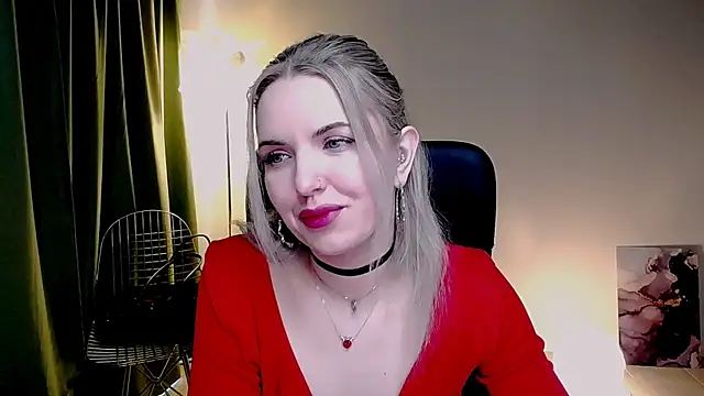 Snapshot of AliceSmite chatting on 04.07.26 AliceSmite online show from 04.07.26