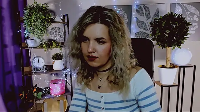 Snapshot of AliceSmite chatting on 04.12.26 AliceSmite online show from 04.12.26