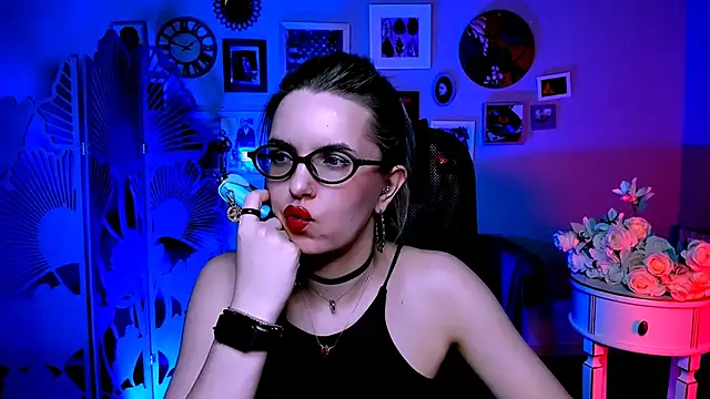 Snapshot of AliceSmite chatting on 04.23.26 AliceSmite online show from 04.23.26
