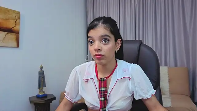 Thalia parkerr  online show from 04.17.26