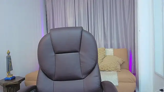 Thalia parkerr  online show from 04.18.26