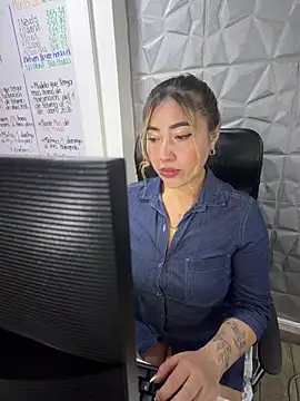 Snapshot of ManuelaVeeleez chatting on 04.22.26 ManuelaVeeleez online show from 04.22.26