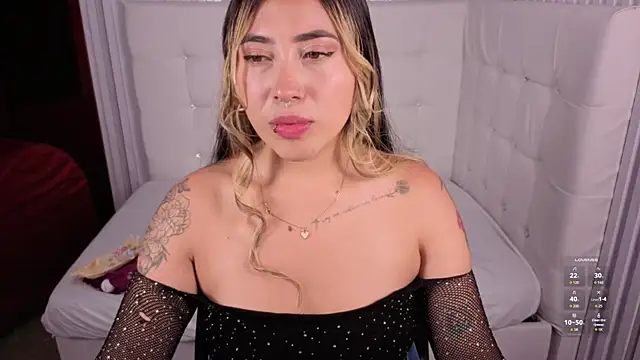 Snapshot of ManuelaVeeleez chatting on 05.21.26 ManuelaVeeleez online show from 05.21.26