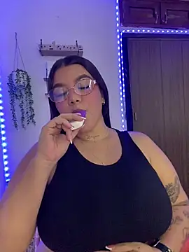 Snapshot of michellesexxxy3 chatting on 06.11.26 michellesexxxy3 online show from 06.11.26