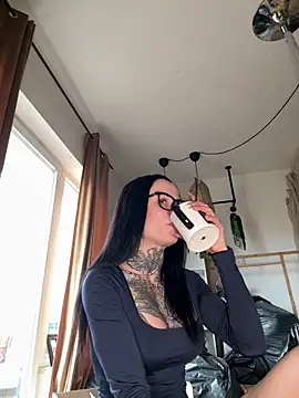 SkinnyLilly online show from 04.12.26