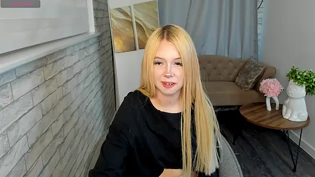 Snapshot of Edna_Martin chatting on 04.09.26 Edna Martin online show from 04.09.26