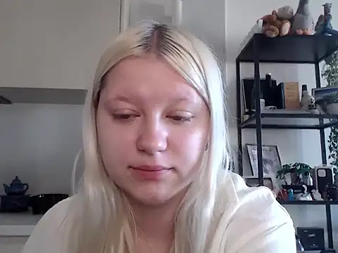 Snapshot of LenaSecret19 chatting on 04.27.26 LenaSecret19 online show from 04.27.26