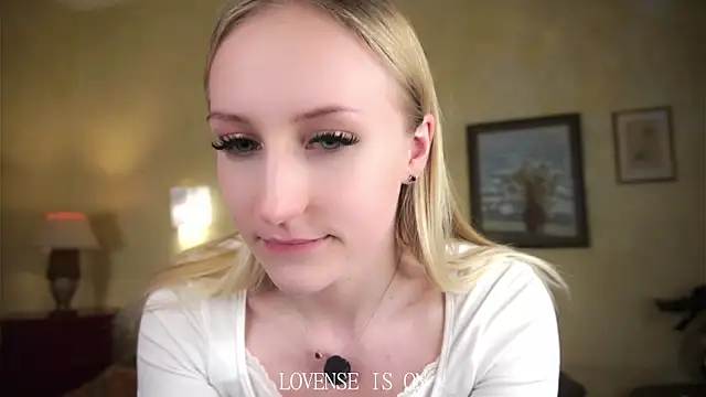 Snapshot of CatarinaGulla chatting on 05.27.26 CatarinaGulla online show from 05.27.26