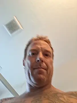 Snapshot of drednasty chatting on 04.19.26 drednasty online show from 04.19.26
