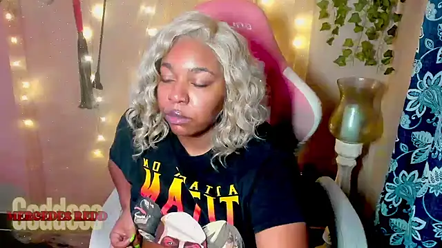 Snapshot of Goddess_MercedesRedd chatting on 06.13.26 Goddess MercedesRedd online show from 06.13.26