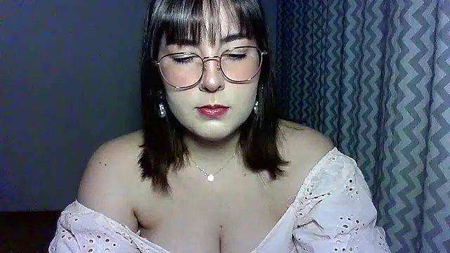 Snapshot of ClaraHard chatting on 07.05.26 ClaraHard online show from 07.05.26