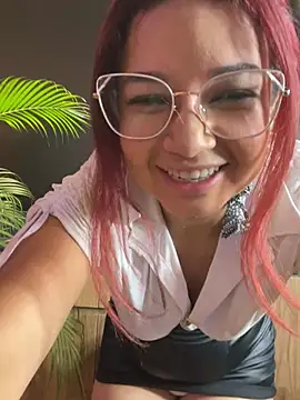 Snapshot of PaulaVegaa chatting on 06.21.26 PaulaVegaa online show from 06.21.26