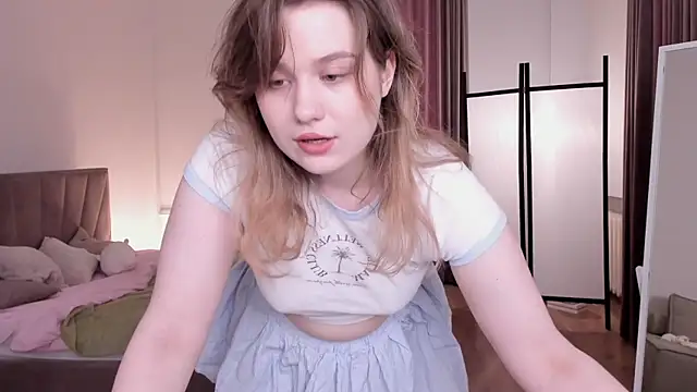 Snapshot of JennyHardy chatting on 04.27.26 JennyHardy online show from 04.27.26