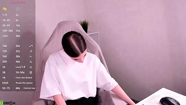 Snapshot of LunaRossaa chatting on 06.17.26 LunaRossaa online show from 06.17.26