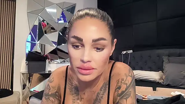 AMBER HARD online show from 04.06.26